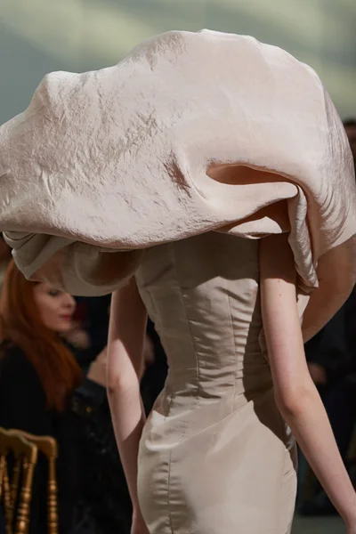 Look 19